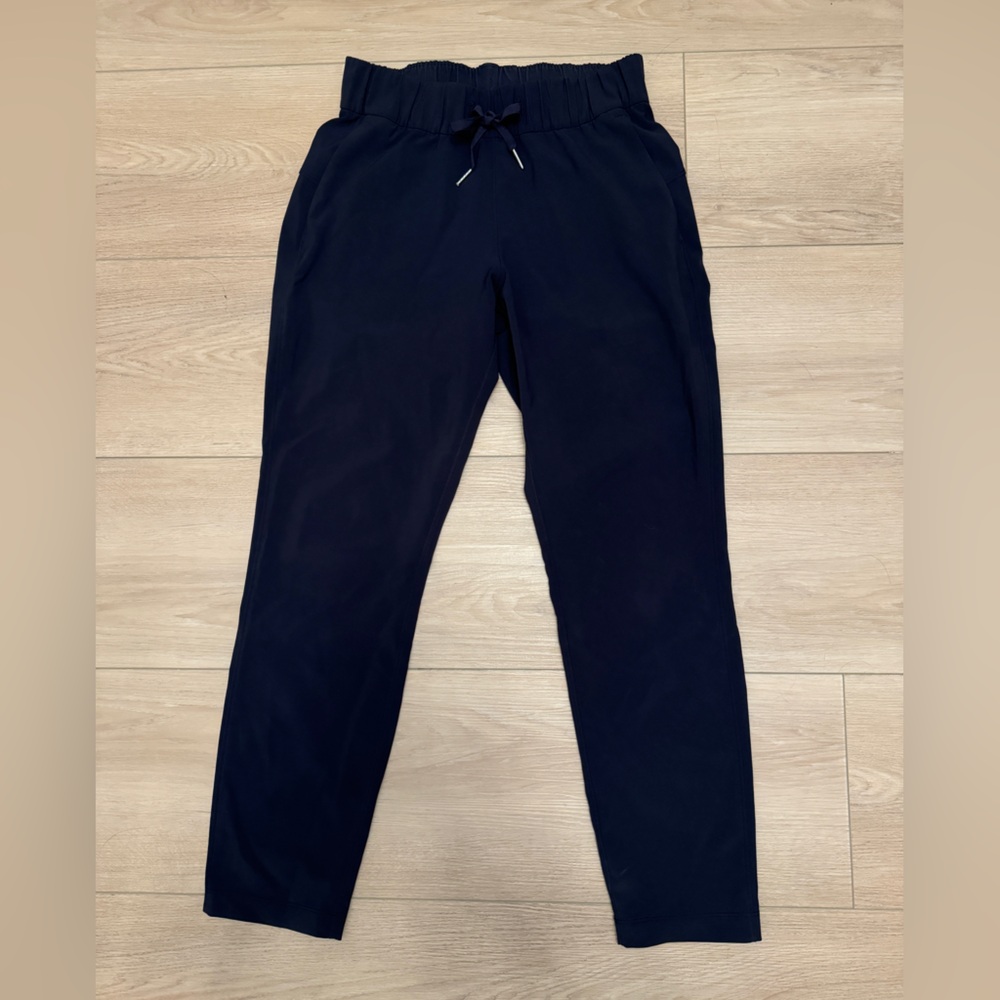 Lululemon On the Fly pants, navy blue, size 4, EUC